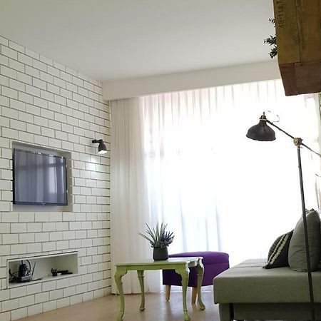 Stylish Apartment With A Patio Close To The Beach Eilat Bagian luar foto