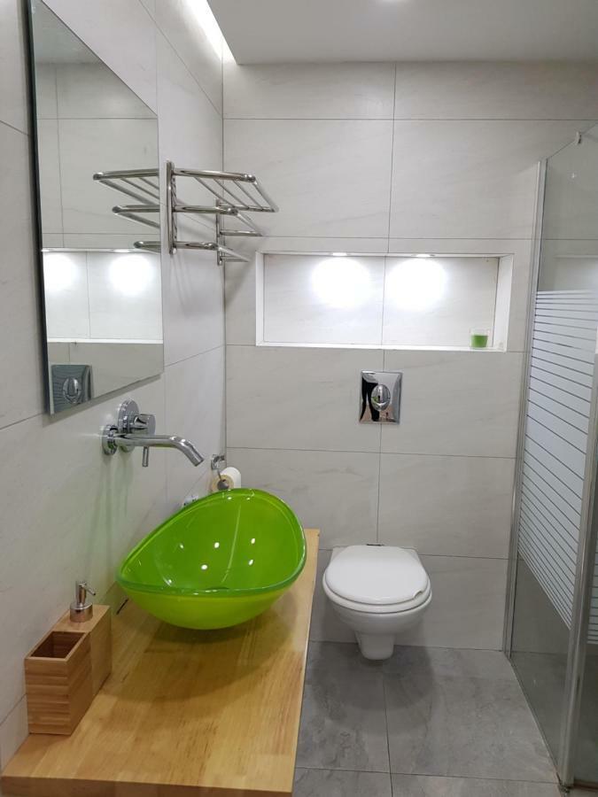 Stylish Apartment With A Patio Close To The Beach Eilat Bagian luar foto