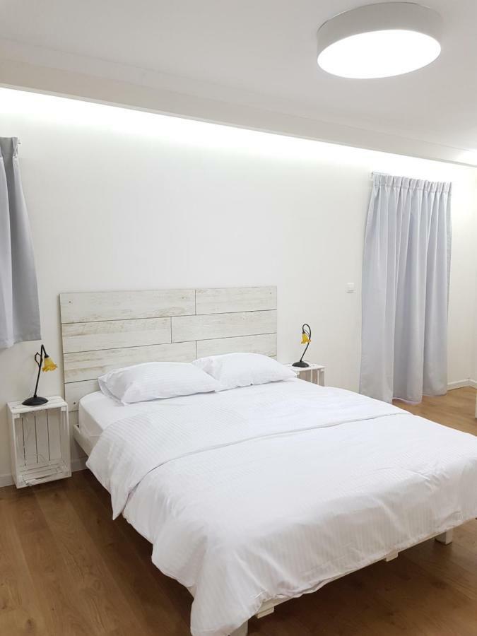 Stylish Apartment With A Patio Close To The Beach Eilat Bagian luar foto